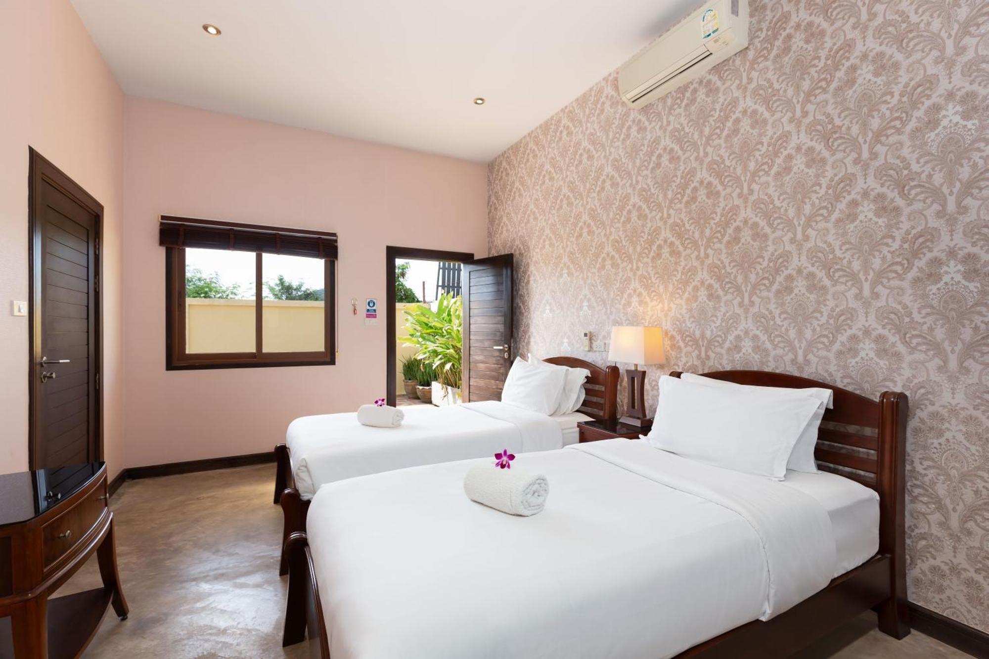 Extraordinary Courtyard 6Br Pool Villa Sri Suri, Naiharn Rawai Exterior foto