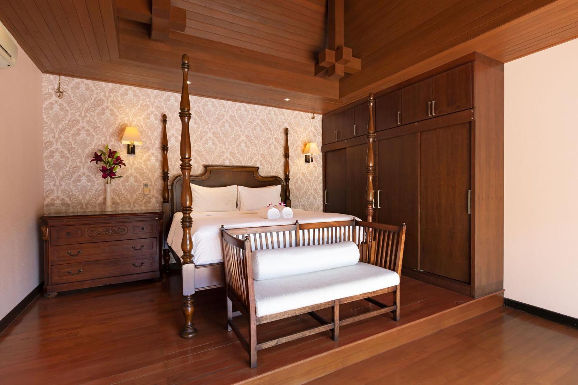 Extraordinary Courtyard 6Br Pool Villa Sri Suri, Naiharn Rawai Exterior foto